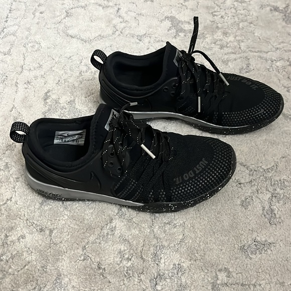 Nike Free TR 7 Selfie Training lace up sneakers black chrome Size 6.5 - Picture 12 of 17